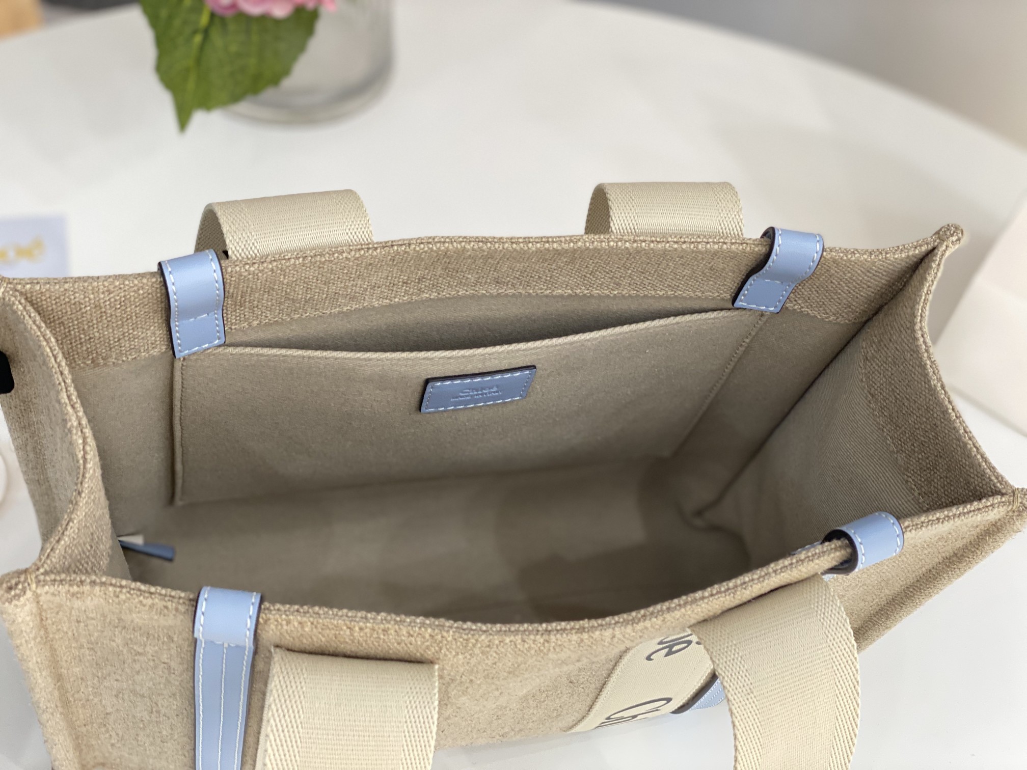 Chloe Medium Woody Tote Bag In Linen 